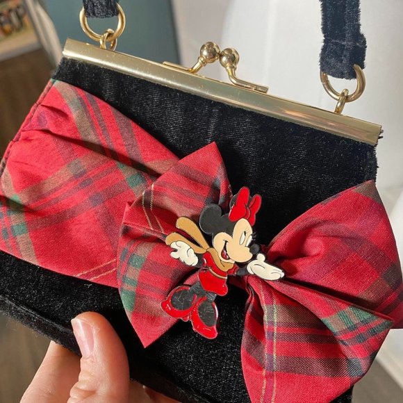 Minnie Mouse Black Velvet Bag With Pin And Bow - Picture 2 of 4